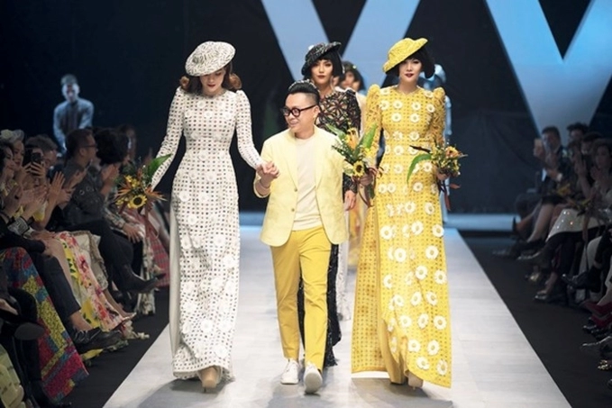 Thanh hằng - hồ ngọc hà nắm tay catwalk đập tan tin đồn rạn nứt tình bạn