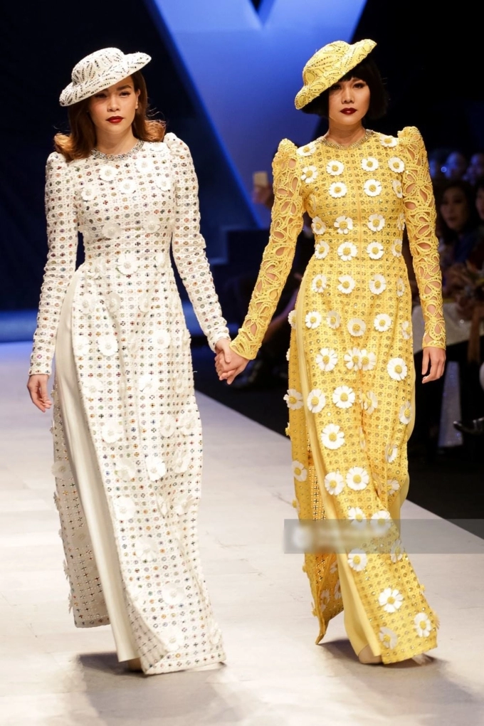 Thanh hằng - hồ ngọc hà nắm tay catwalk đập tan tin đồn rạn nứt tình bạn
