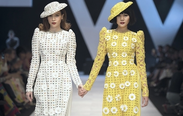 Thanh hằng - hồ ngọc hà nắm tay catwalk đập tan tin đồn rạn nứt tình bạn