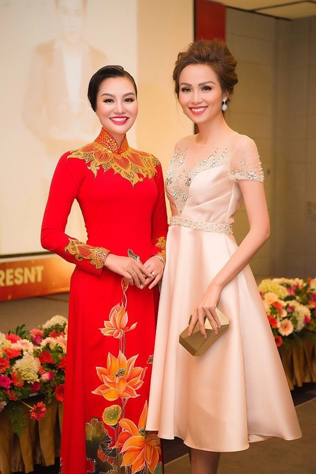 Trần huyền nhung cùng nguyên vũ được mời vào vị trí ghế nóng