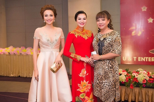 Trần huyền nhung cùng nguyên vũ được mời vào vị trí ghế nóng
