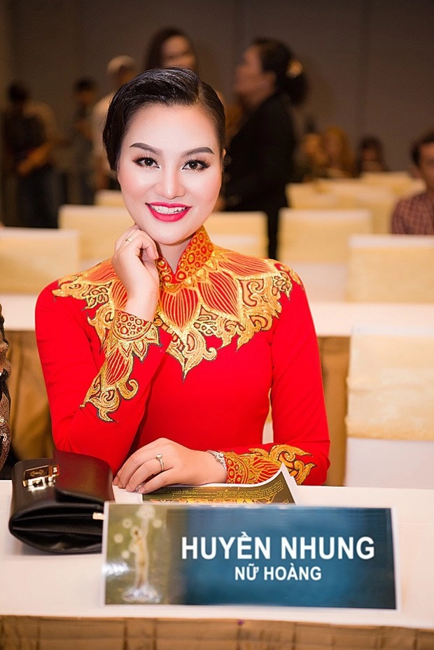 Trần huyền nhung cùng nguyên vũ được mời vào vị trí ghế nóng