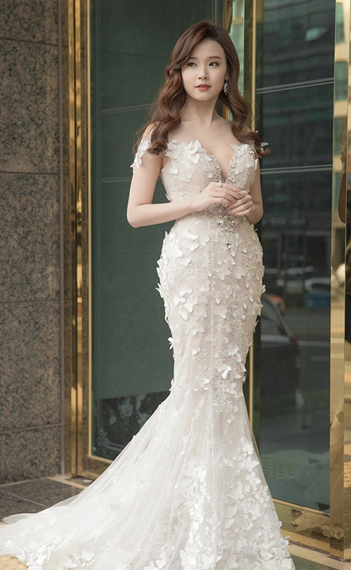 Váy xẻ ngực của midu hot nhất tuần
