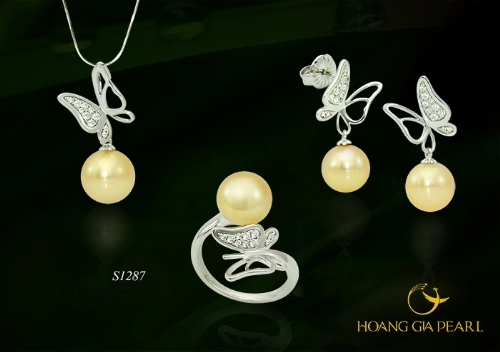 Rạng rỡ đón mùa lễ hội với trang sức ngọc trai biển lấp lánh