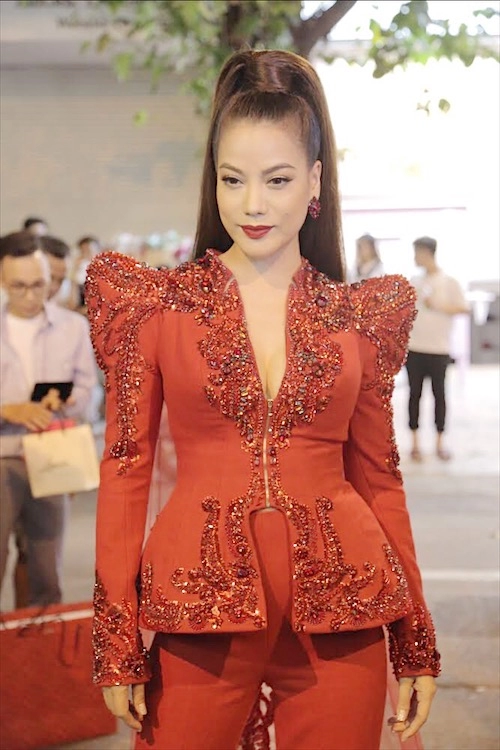 Võ hoàng yến đáp trả khiến phạm hương như thế nào
