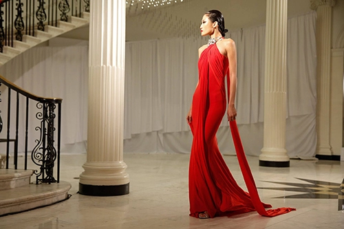 Hoàng thùy kha mỹ vân trình diễn tại london