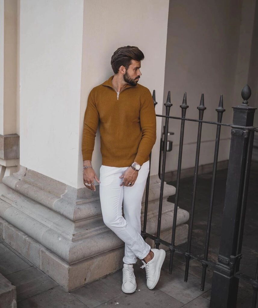 Bắt trend với quần jeans trắng giúp chàng xuống phố thoải mái