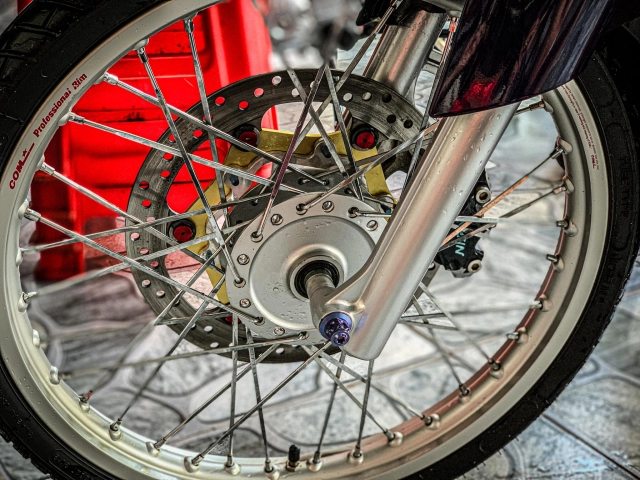 Sirius độ cá tính với phong cách repsol