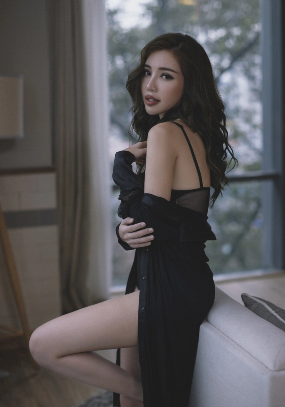 Khung hình sexy từng milimet của elly trần