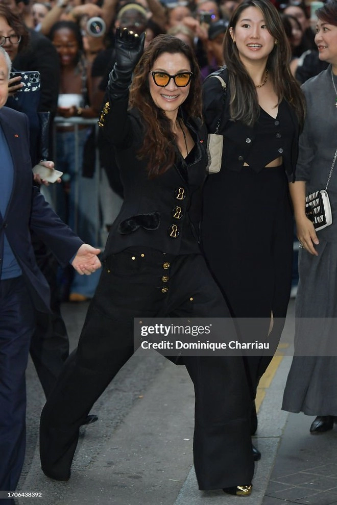 Angelababy khi chung khung hình với kylie jenner tại paris fashion week 