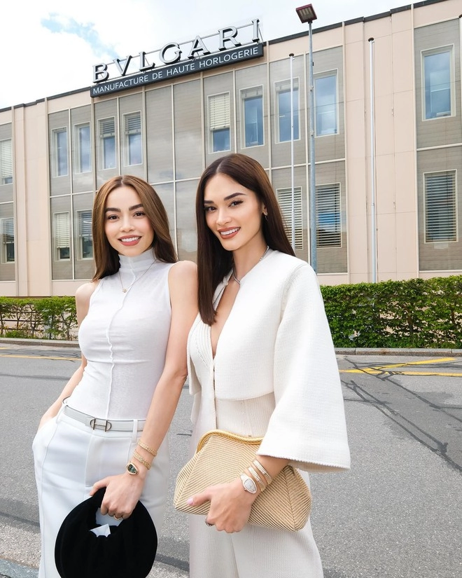 Hồ ngọc hà đọ dáng căng đét với hoa hậu pia wurtzbach 