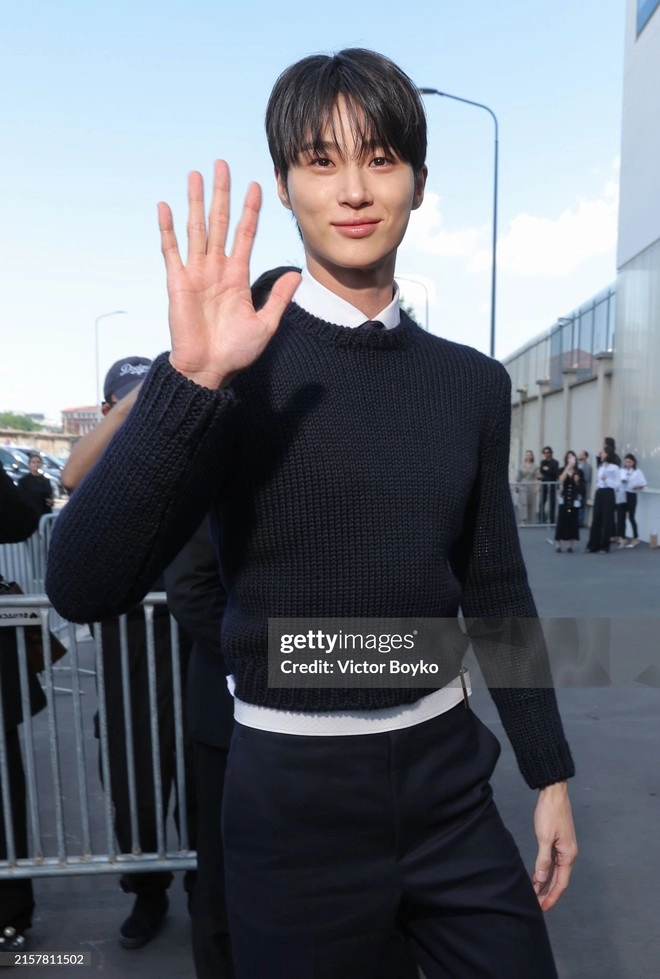 Nam thần byeon woo seok tại show prada tại milan fashion week