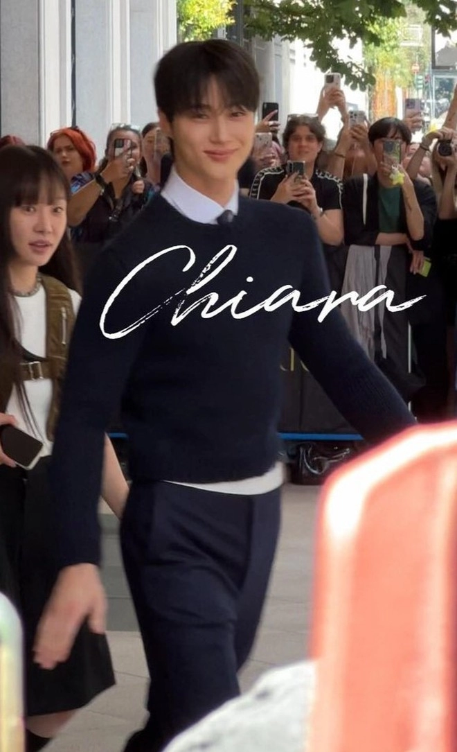 Nam thần byeon woo seok tại show prada tại milan fashion week