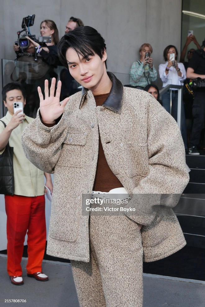 Nam thần byeon woo seok tại show prada tại milan fashion week