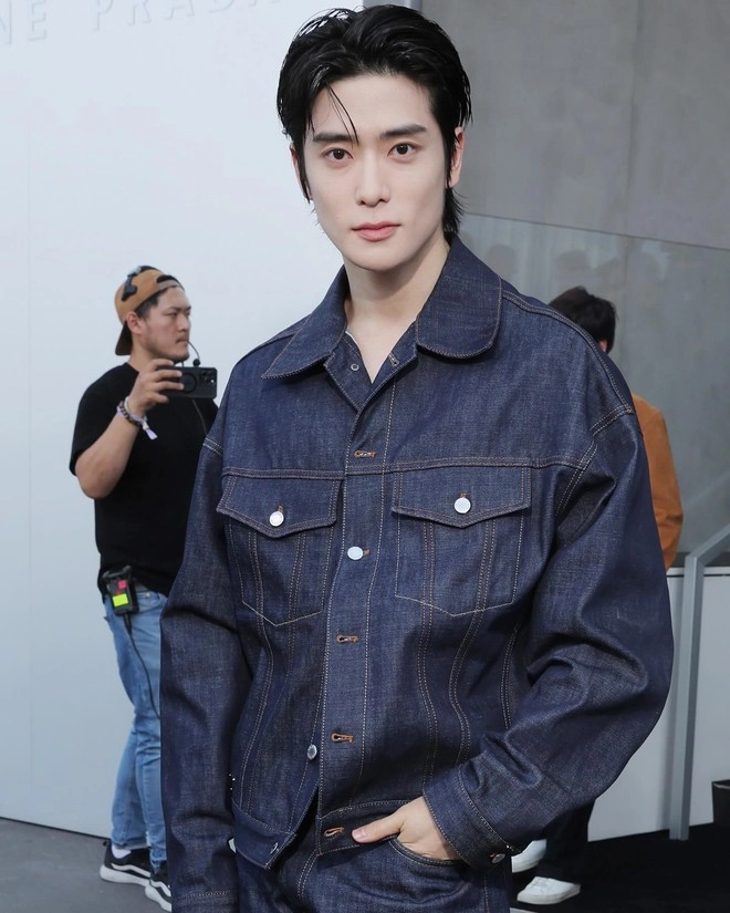 Nam thần byeon woo seok tại show prada tại milan fashion week