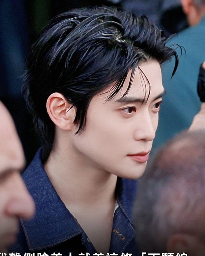 Nam thần byeon woo seok tại show prada tại milan fashion week