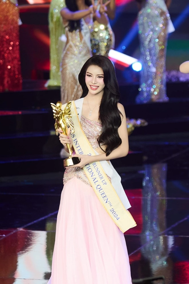 Á hậu miss international queen 2024 tường san khi không son phấn 