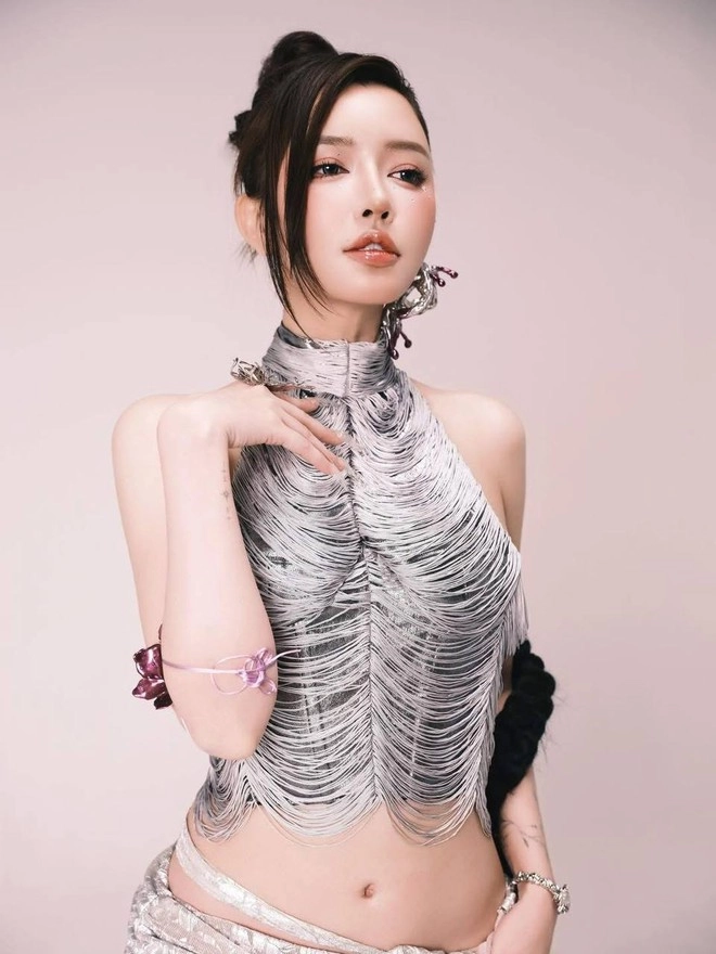 Hình ảnh mới nhất của bích phương qua loạt cam thường