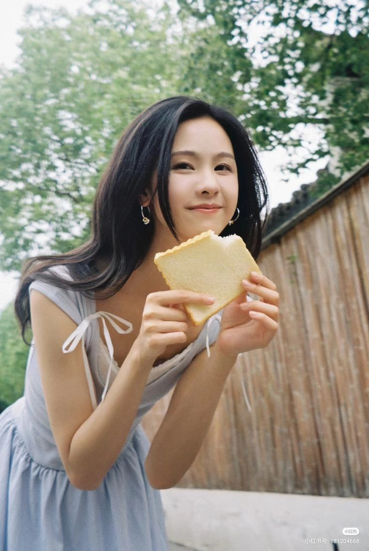 Mỹ nữ chơi đàn và bí quyết giữ cân nặng 42kg suốt 10 năm