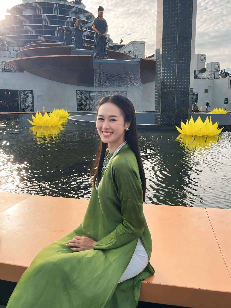 Nhan sắc ngày càng thăng hạng của bà xã anh đức