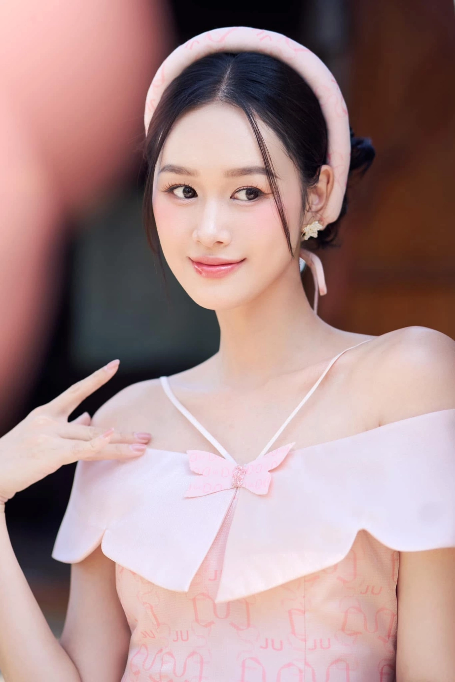 Nhan sắc ngày càng thăng hạng của bà xã anh đức