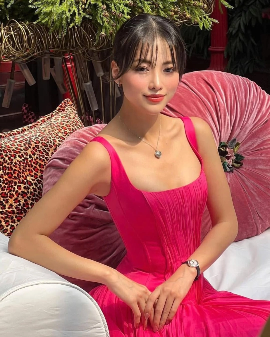 Diện thời trang đơn giản nhưng bánh cuốn như hoa hậu phương khánh