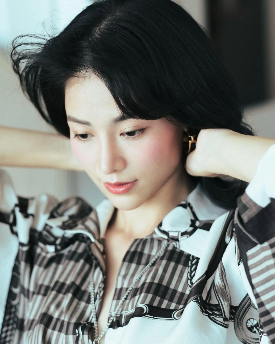 Diện thời trang đơn giản nhưng bánh cuốn như hoa hậu phương khánh