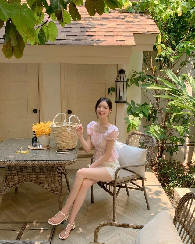 List 10 set đồ đẳng cấp để đi du lịch hè 2025