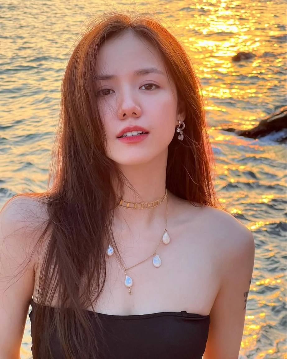 Tạo hình mới đẹp lạ của phương ly tại em xinh say hi