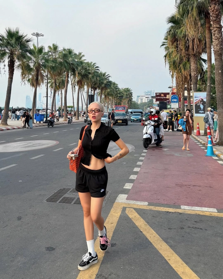 Tạo hình mới đẹp lạ của phương ly tại em xinh say hi