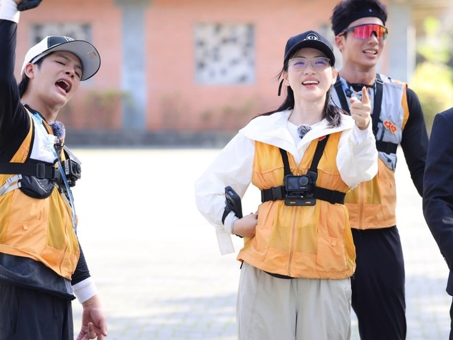 Mặt mộc của nữ diễn viên phương anh đào lại gây sốt mxh