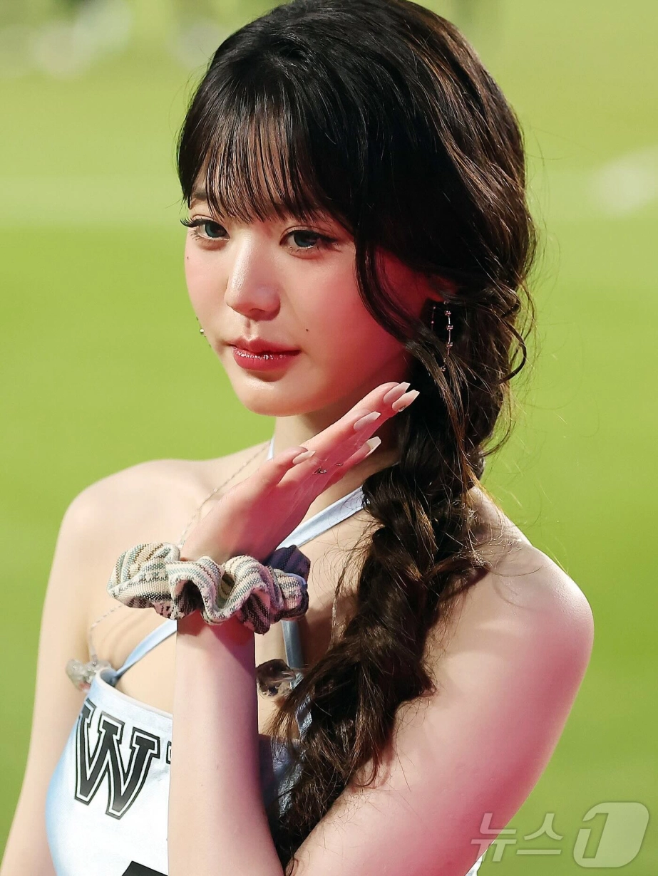 Outfit siêu ngắn gây tranh cãi của kpop