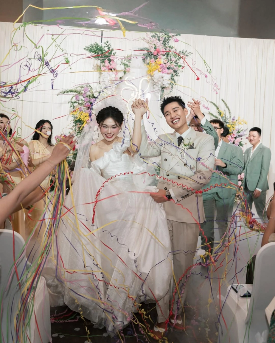 Style khoe bụng bầu triệt để của tiktoker ly phạm