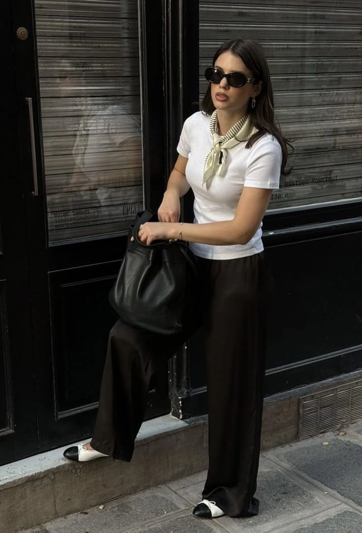 Nàng công sở 35 không nên diện trang phục này